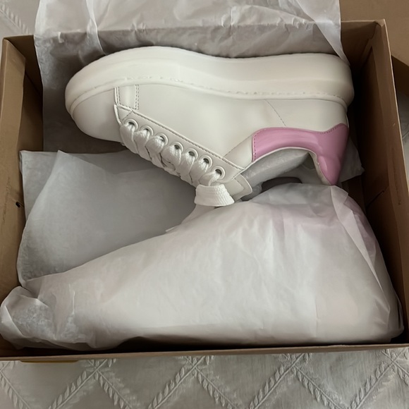 Steve Madden brand new sneakers ! - Picture 2 of 6